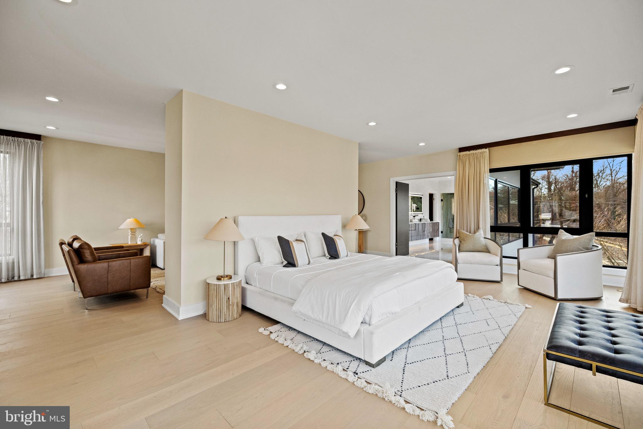 MCLEAN MANOR - Residential