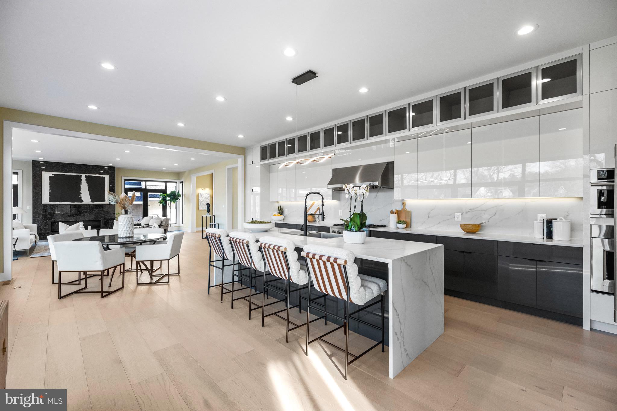 MCLEAN MANOR - Residential