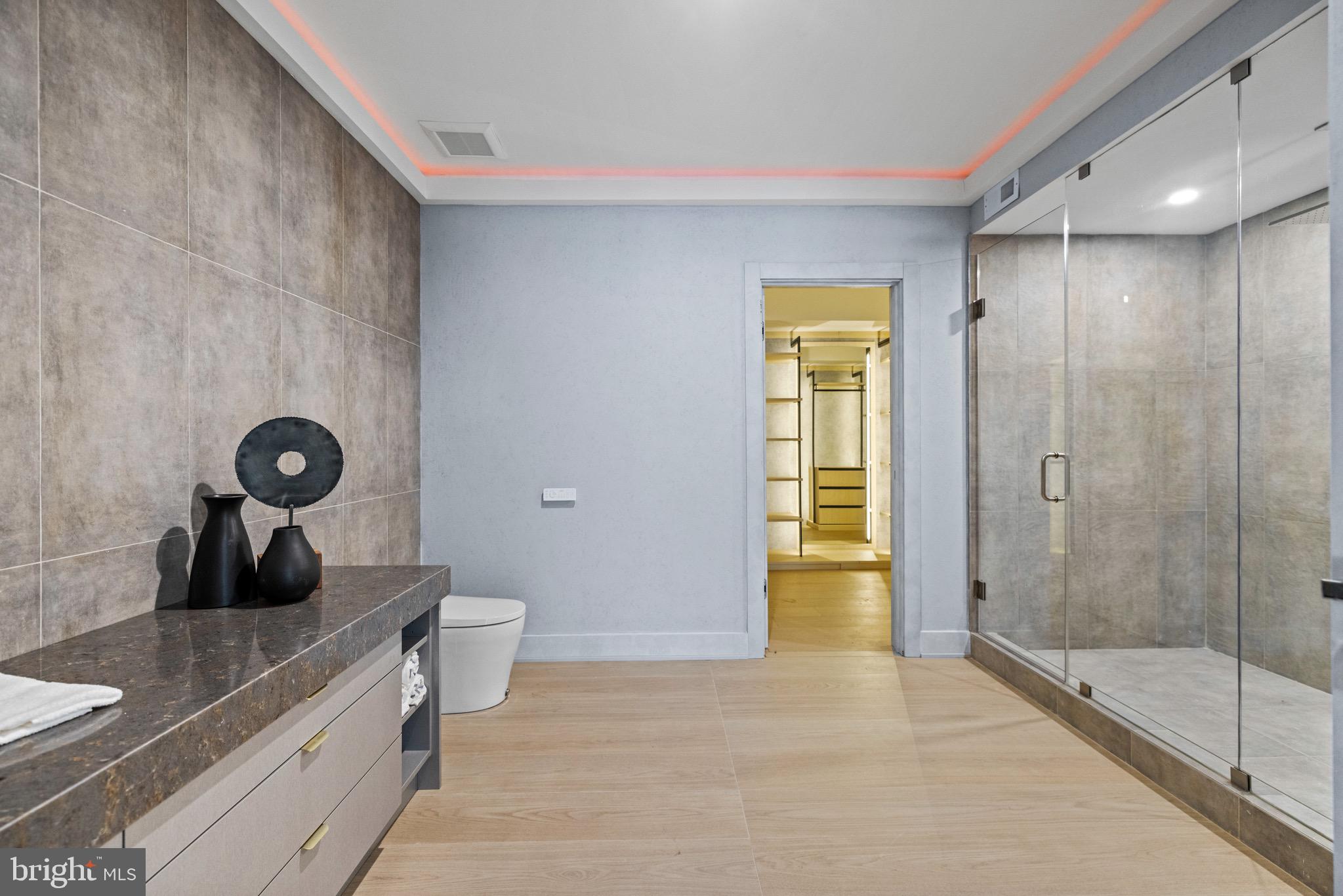 MCLEAN MANOR - Residential