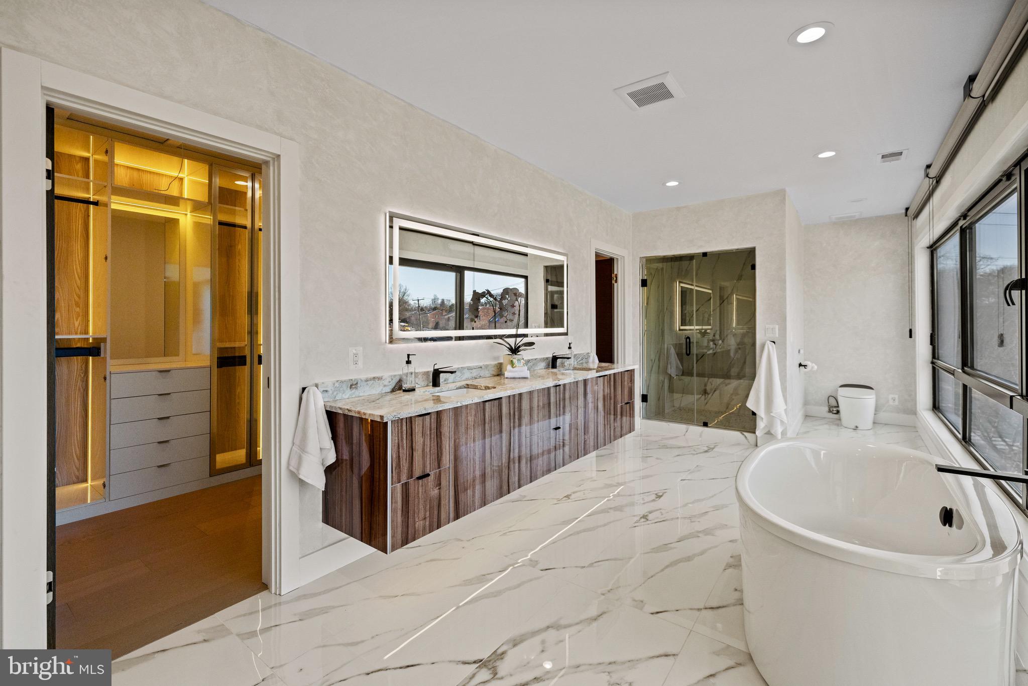 MCLEAN MANOR - Residential