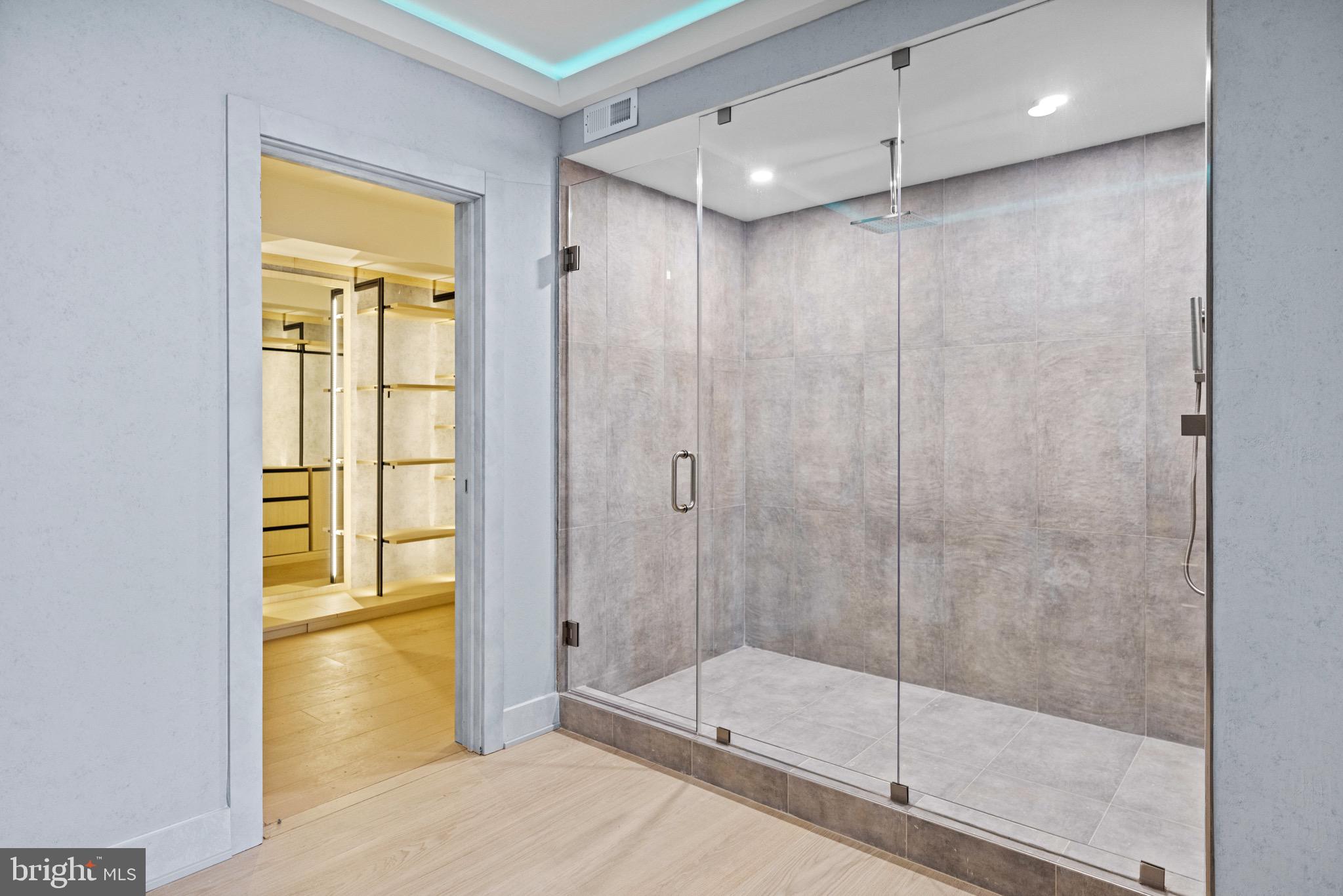 MCLEAN MANOR - Residential