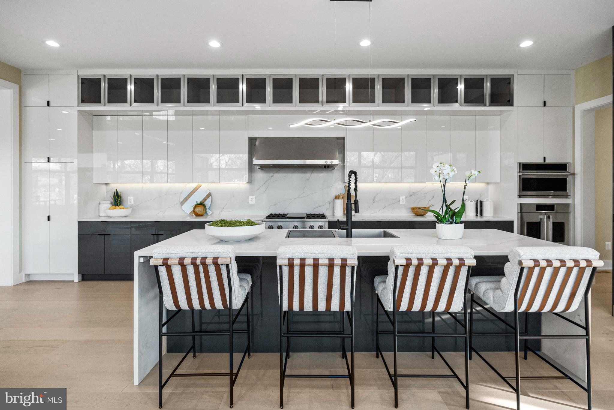 MCLEAN MANOR - Residential