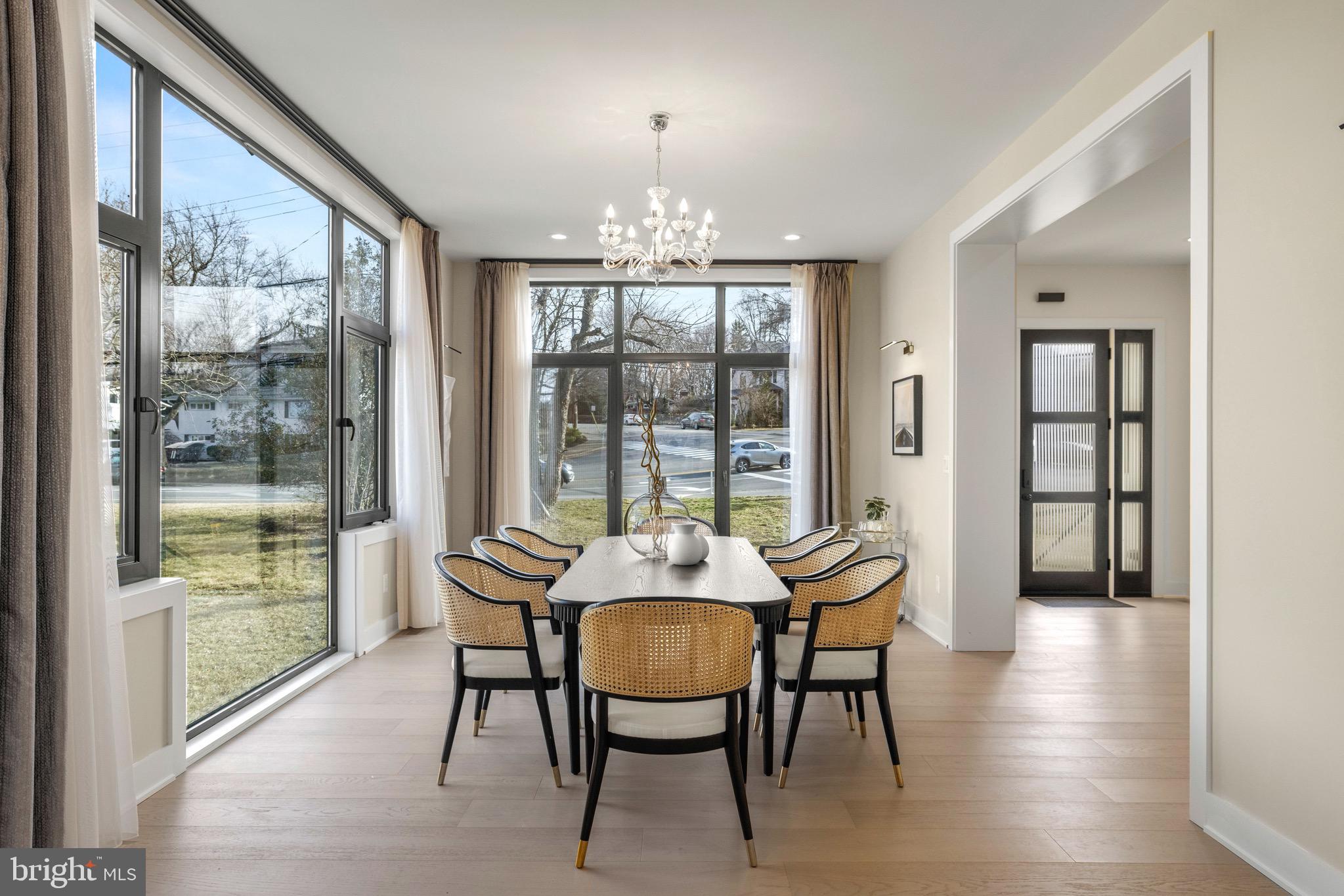 MCLEAN MANOR - Residential