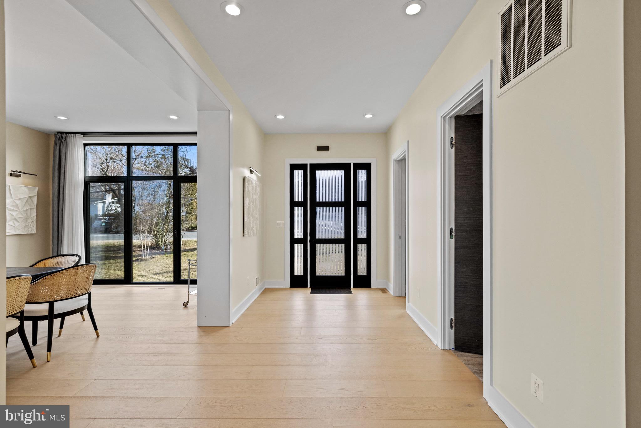 MCLEAN MANOR - Residential