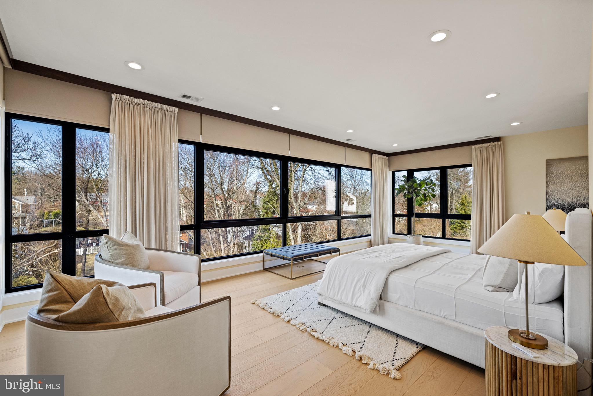 MCLEAN MANOR - Residential