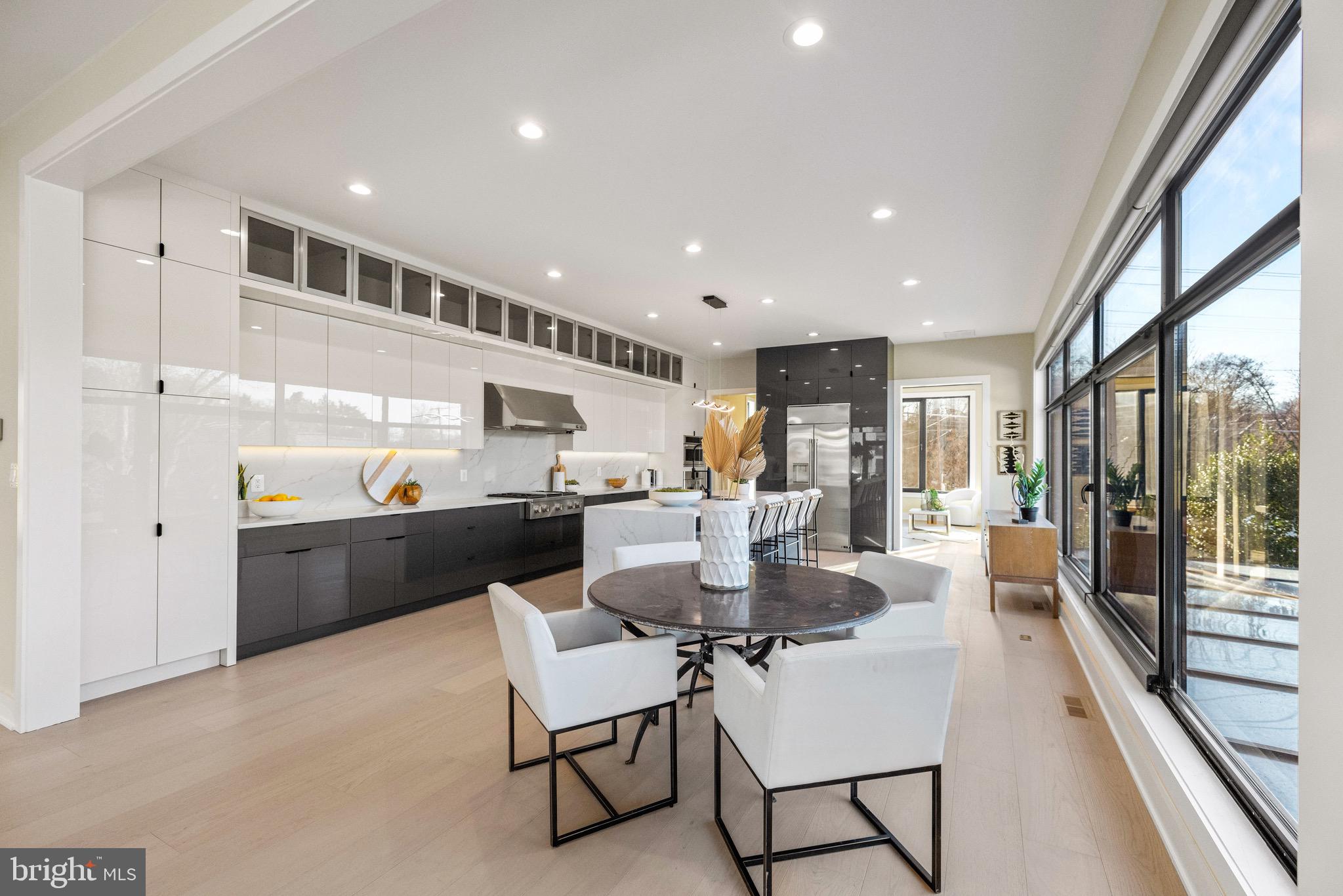 MCLEAN MANOR - Residential