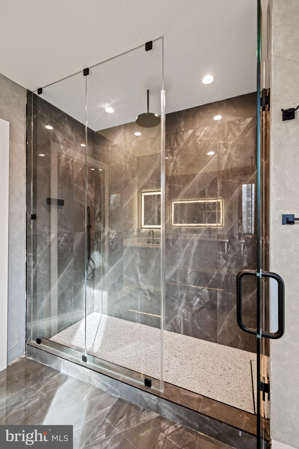 MCLEAN MANOR - Residential