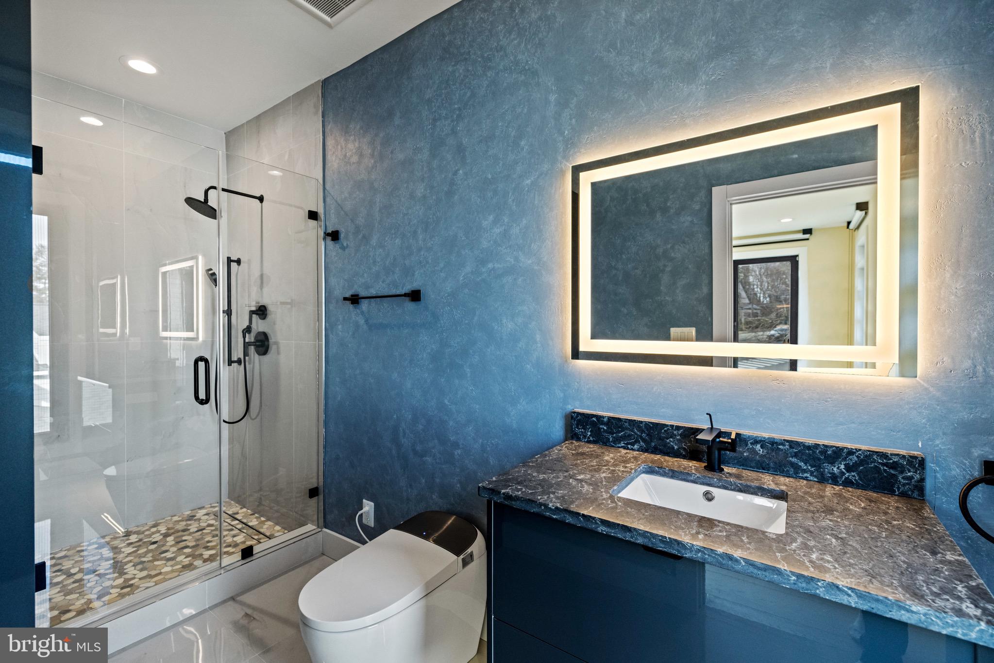 MCLEAN MANOR - Residential