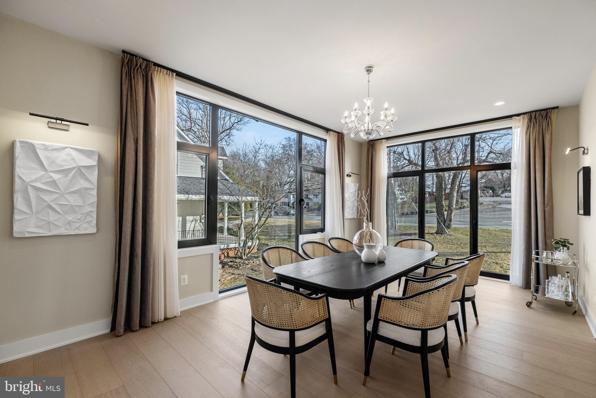 MCLEAN MANOR - Residential