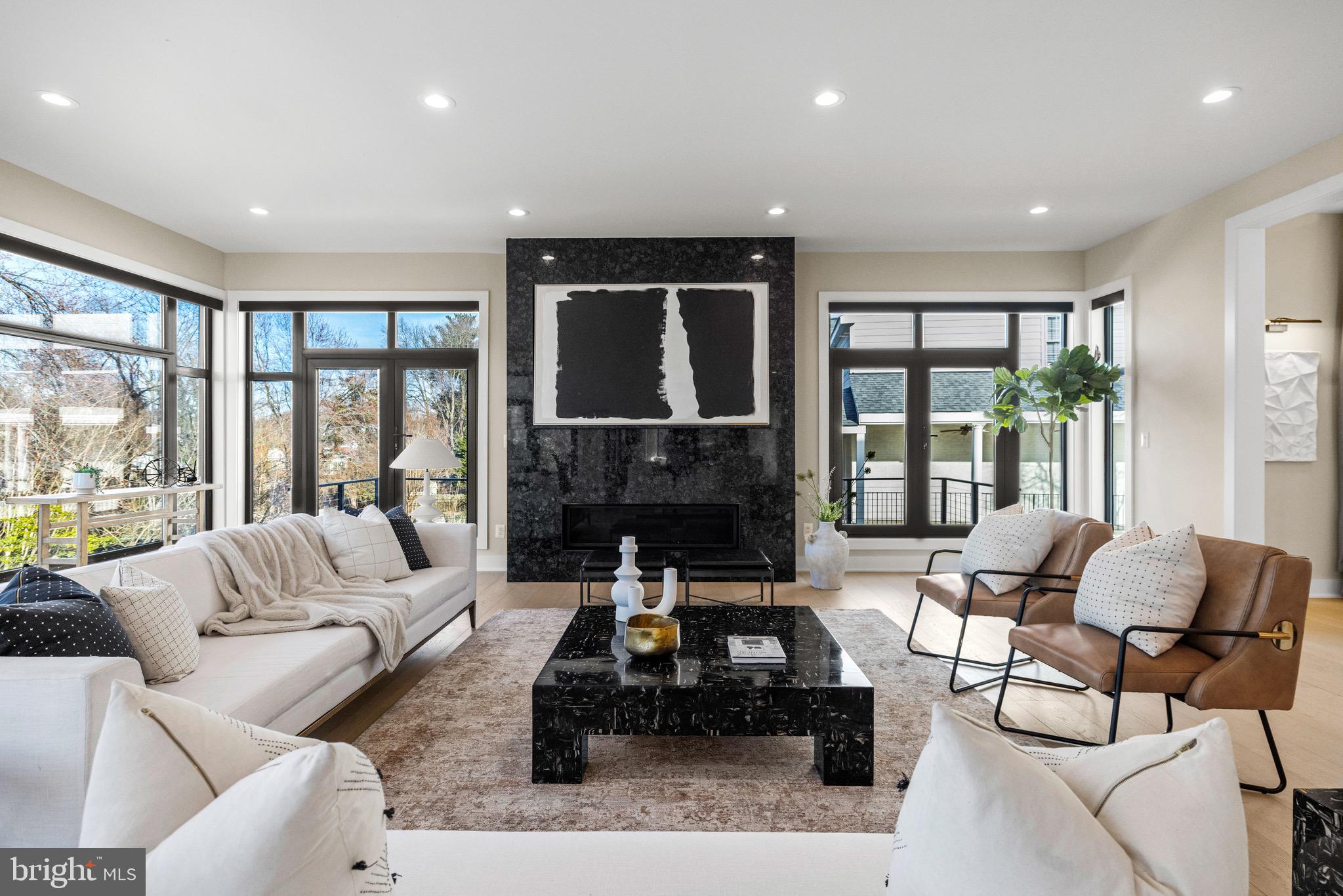 MCLEAN MANOR - Residential