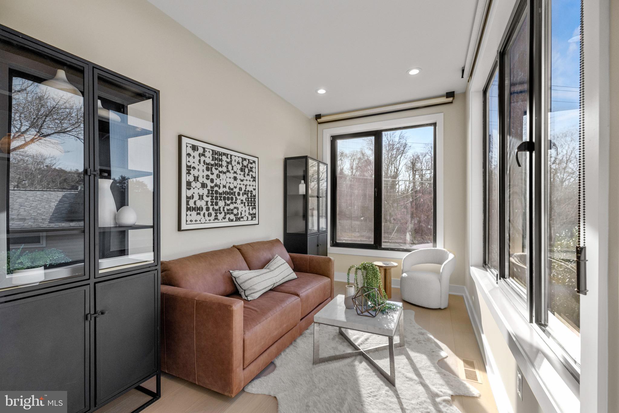 MCLEAN MANOR - Residential