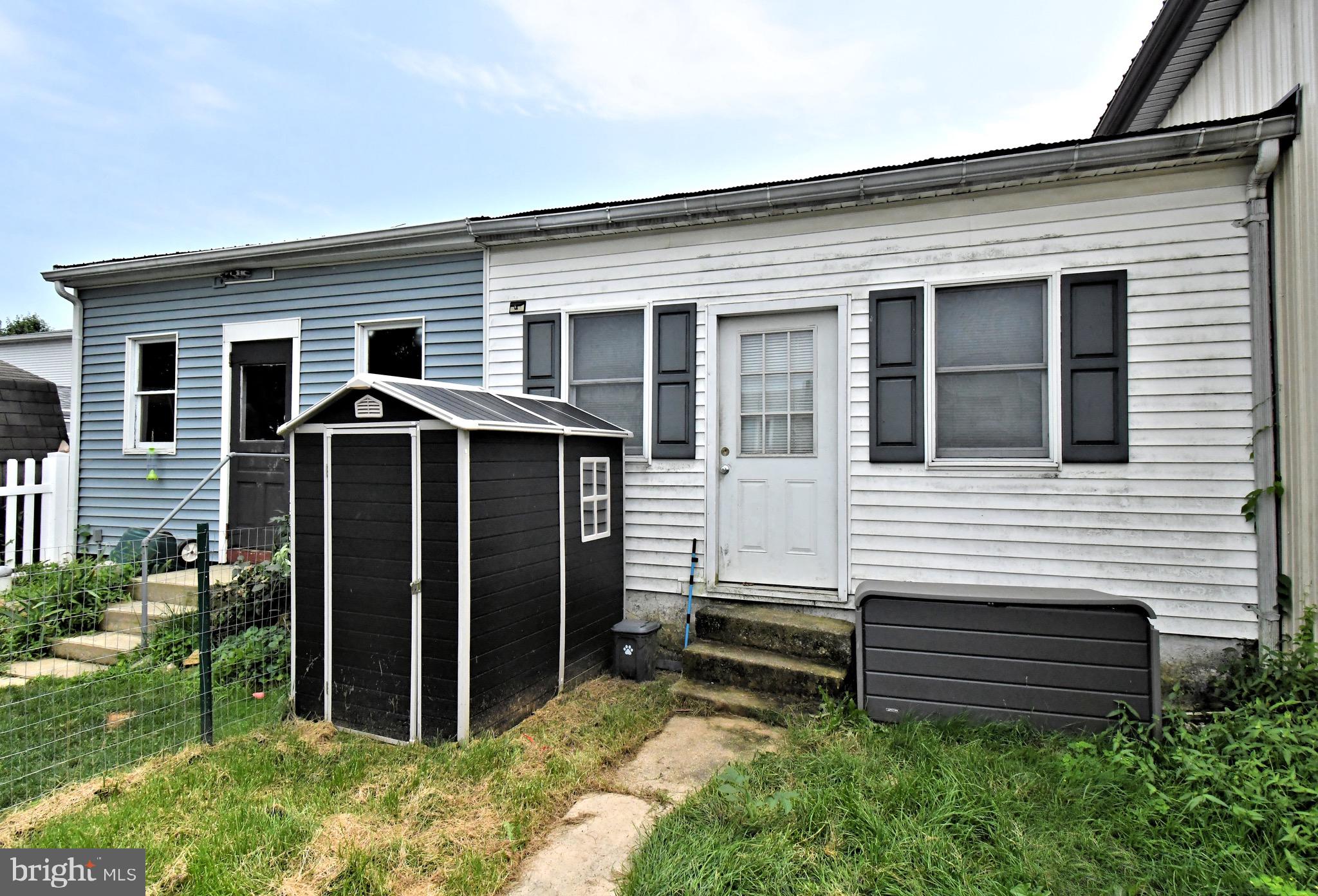 28 W SMITH STREET