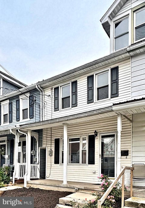 Townhouse For Sale - 28 W Smith Street<br/> TOPTON, PA 19562