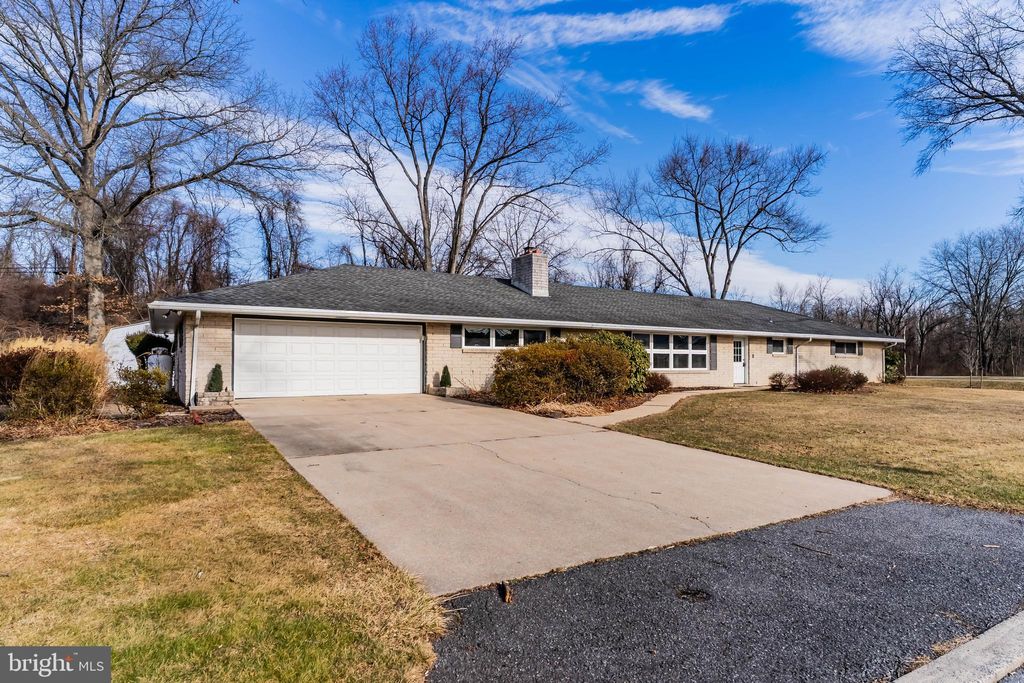 Photo of 5380 Wilshire Road, HARRISBURG, PA 17112 (MLS # PADA2052710)