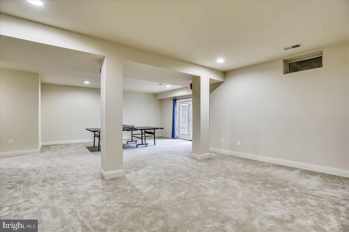 LOUDOUN VALLEY ESTATES 2 - Residential Lease