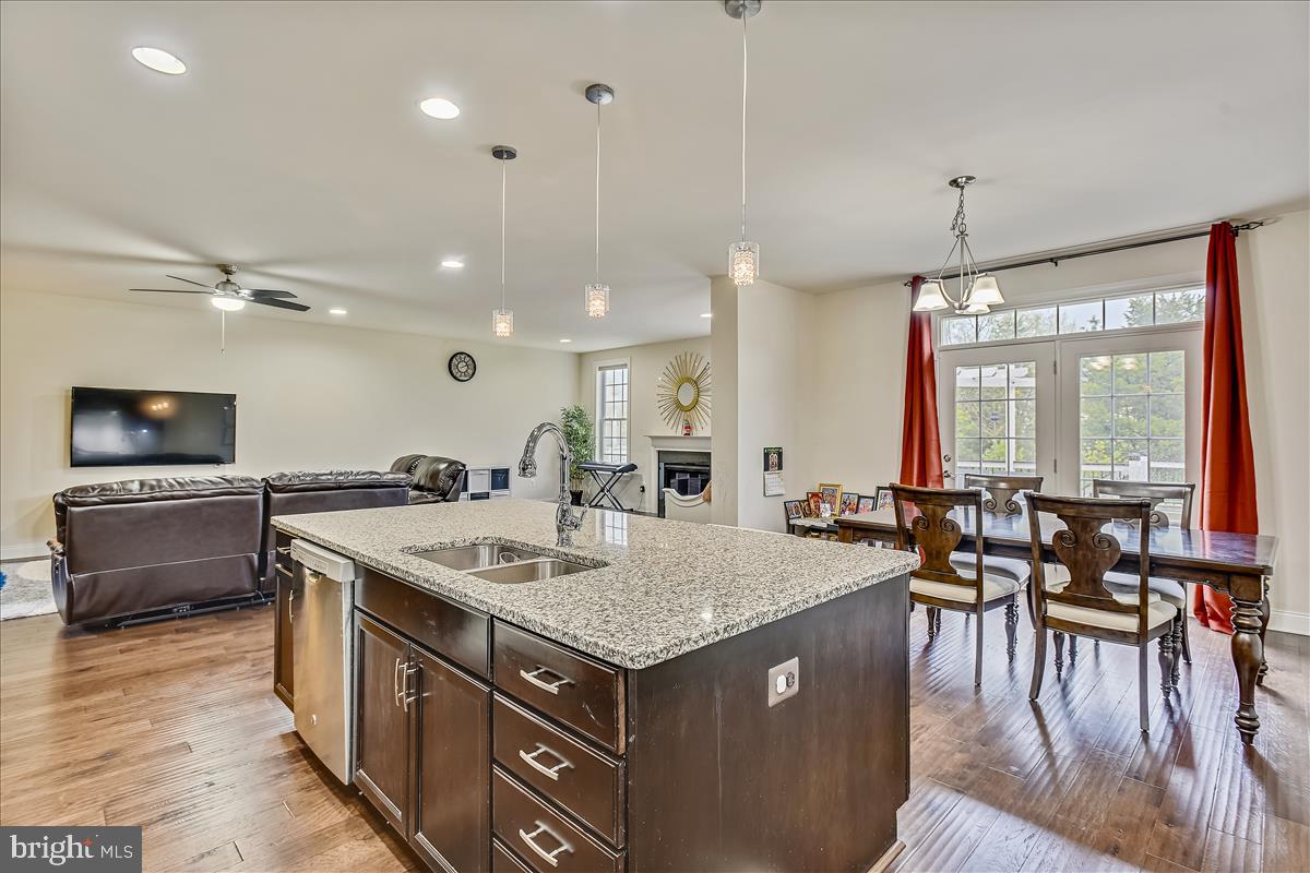 LOUDOUN VALLEY ESTATES 2 - Residential Lease