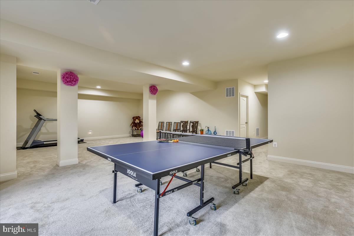 LOUDOUN VALLEY ESTATES 2 - Residential Lease