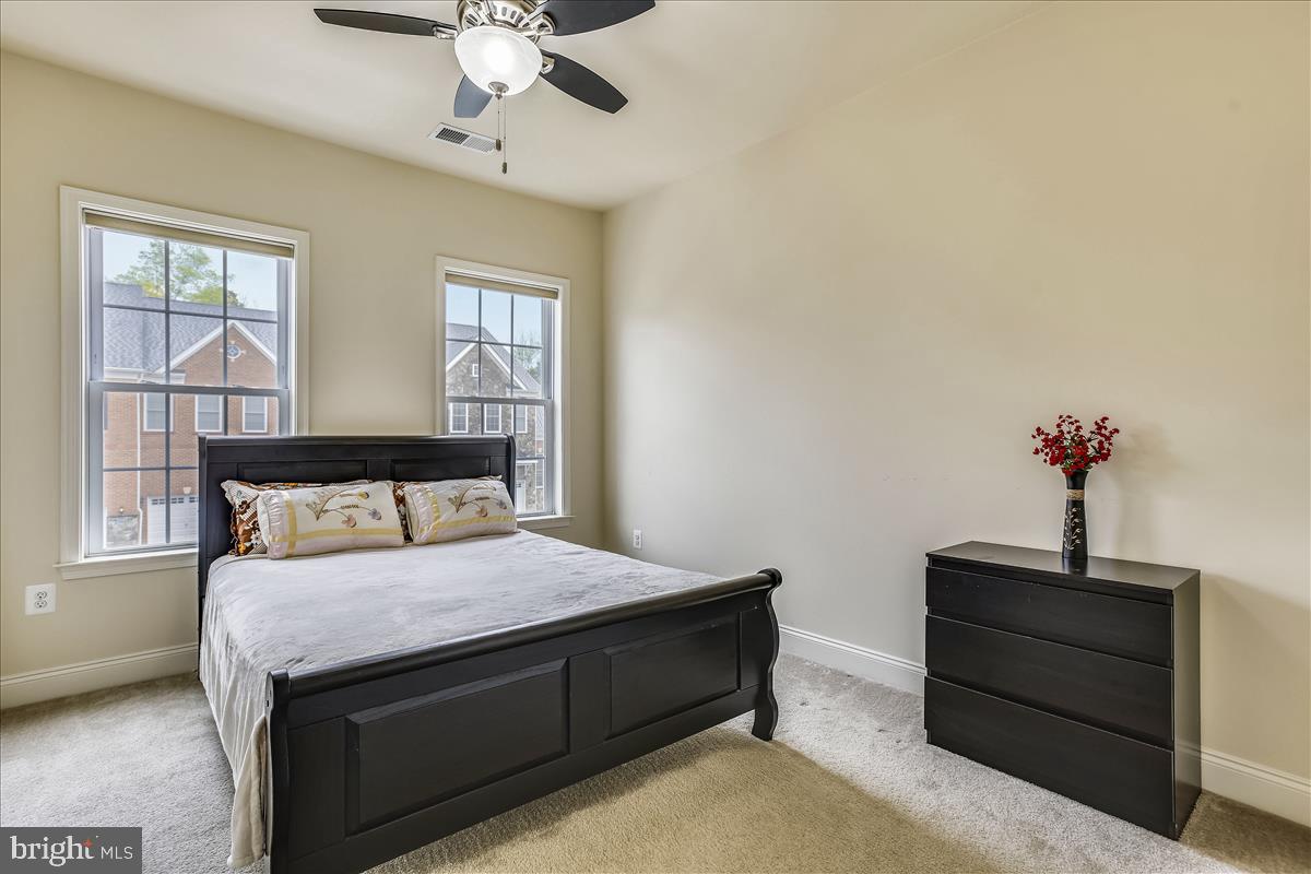 LOUDOUN VALLEY ESTATES 2 - Residential Lease