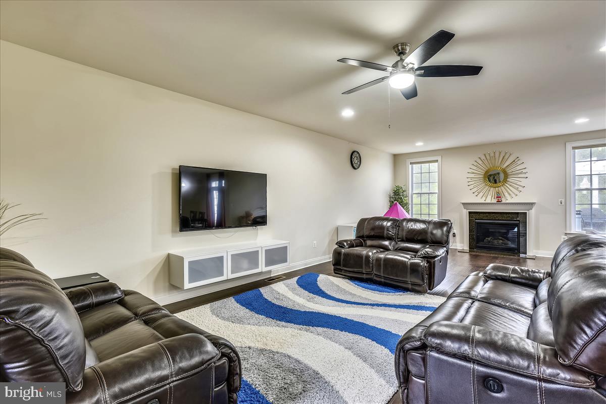 LOUDOUN VALLEY ESTATES 2 - Residential Lease