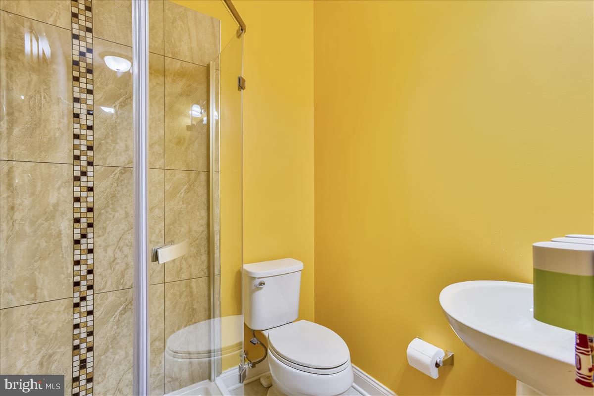 LOUDOUN VALLEY ESTATES 2 - Residential Lease