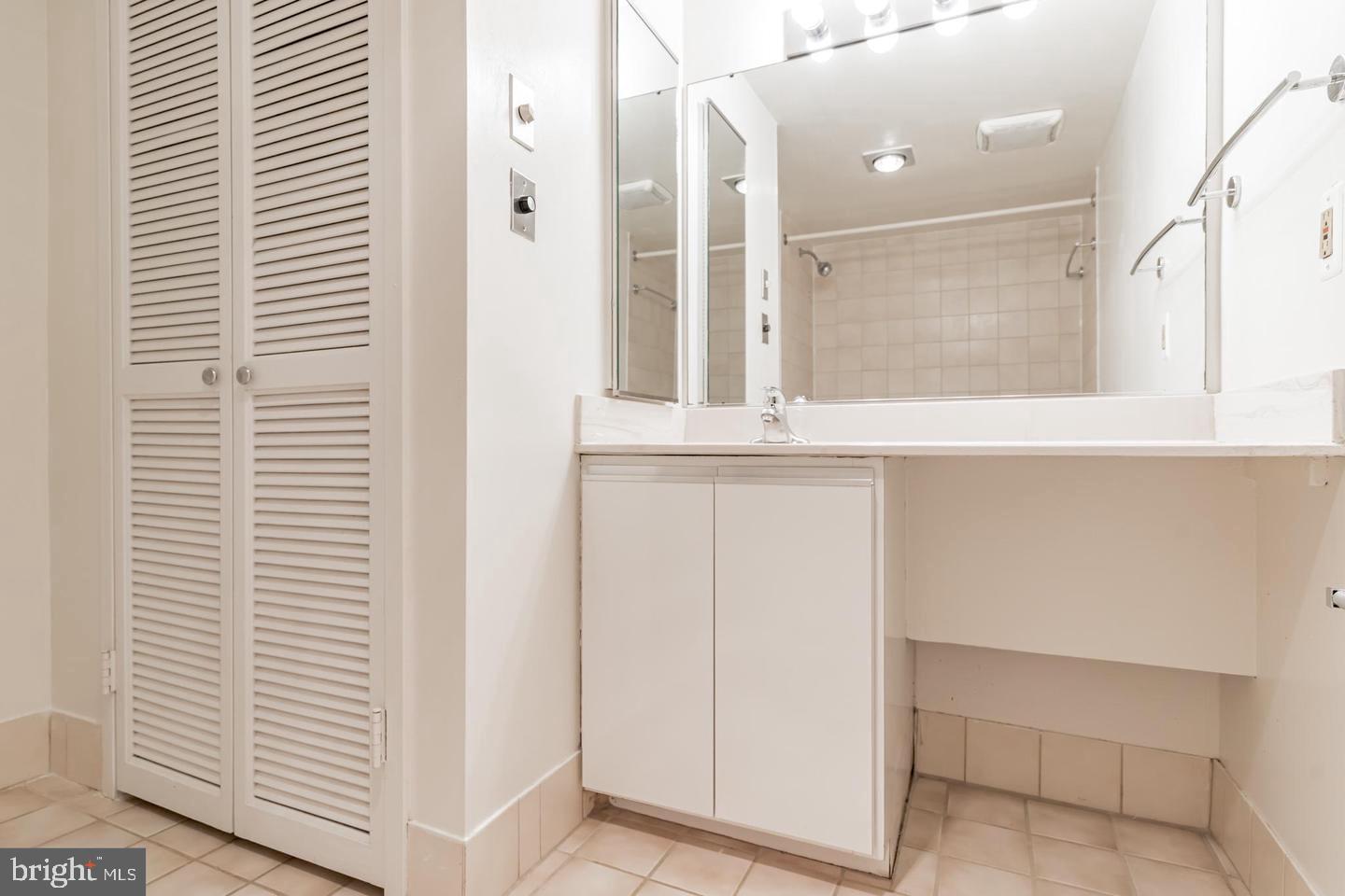 ENCORE OF MCLEAN - Residential Lease