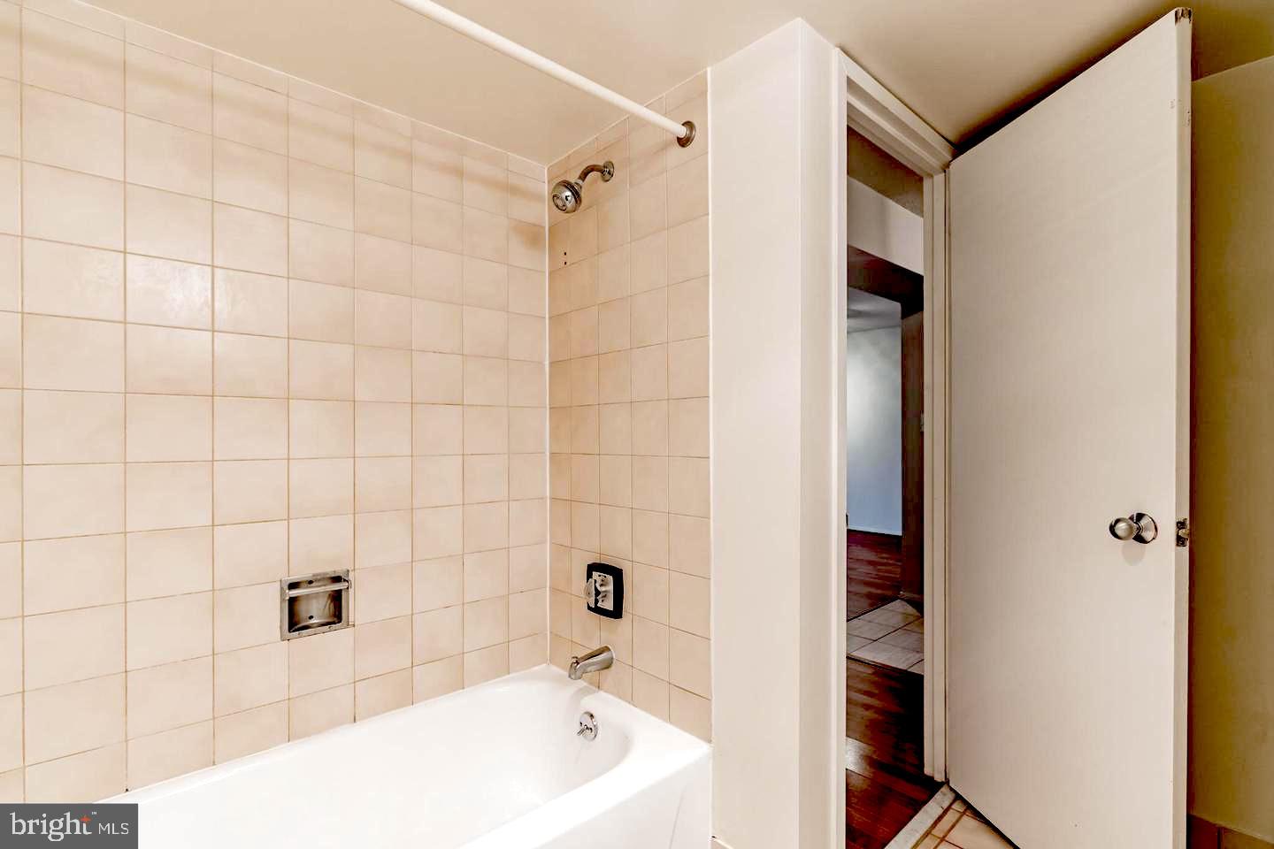 ENCORE OF MCLEAN - Residential Lease