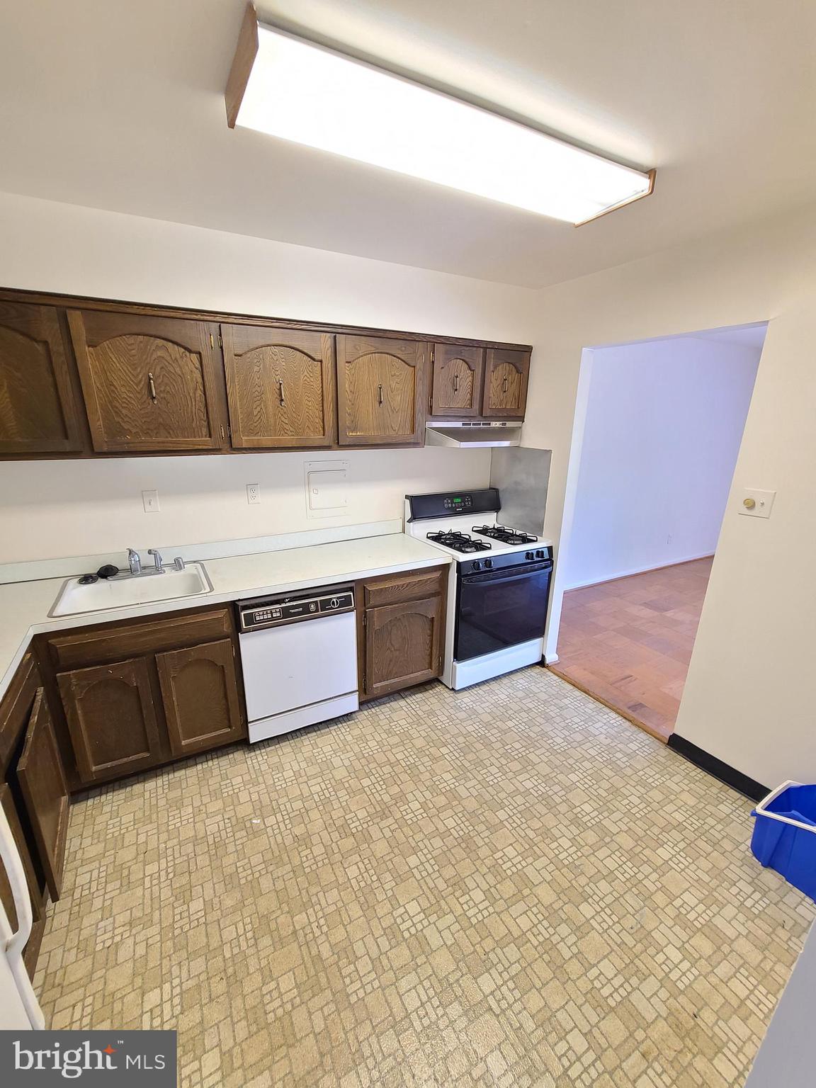 AMERICANA FINMARK - Residential Lease