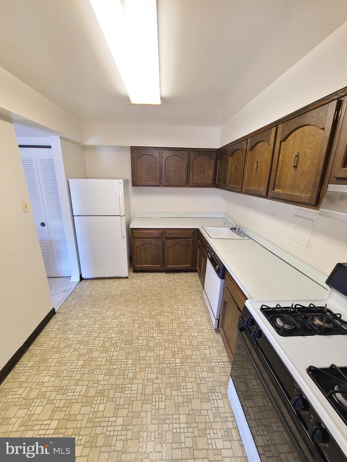 AMERICANA FINMARK - Residential Lease