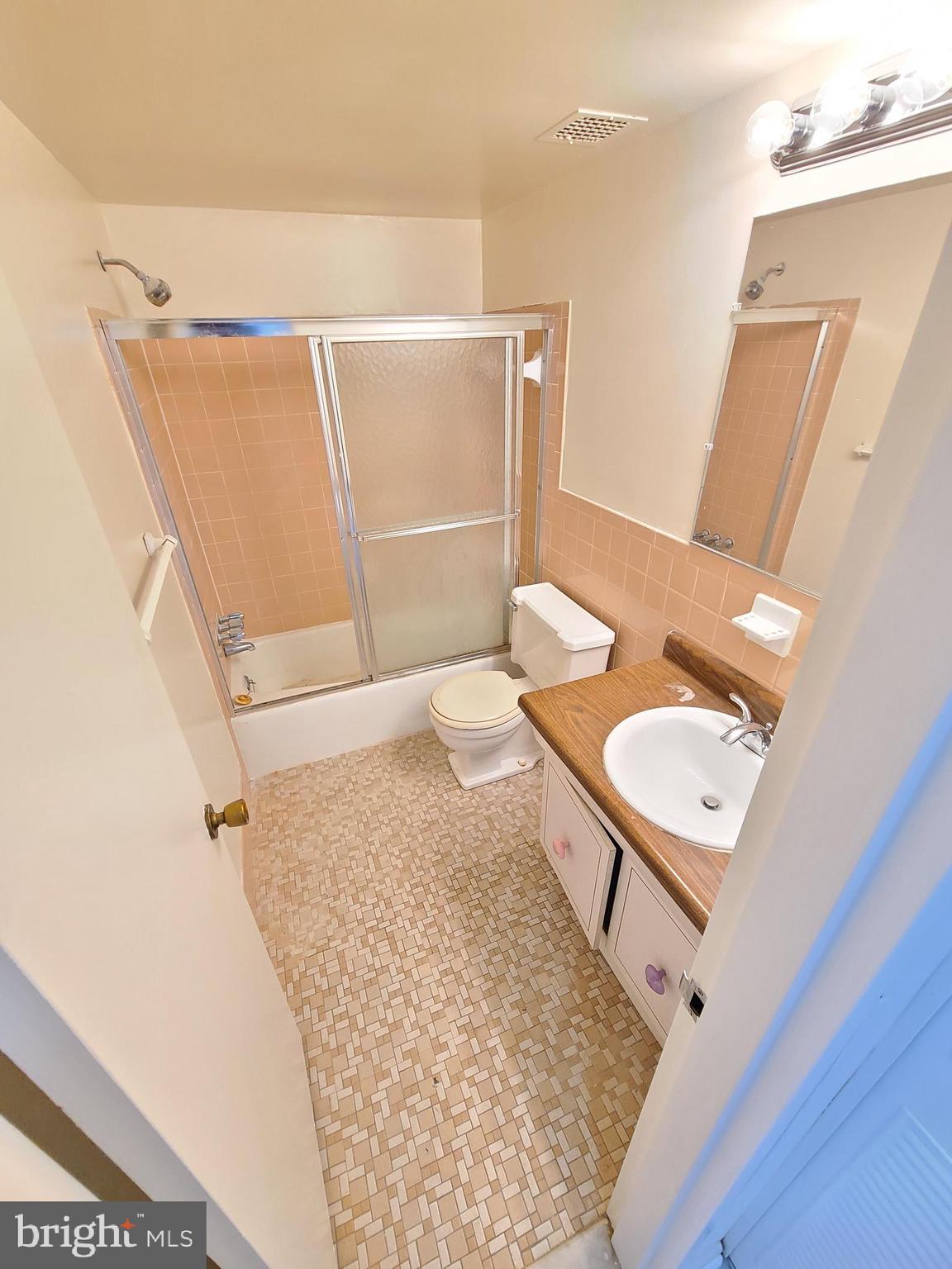 AMERICANA FINMARK - Residential Lease