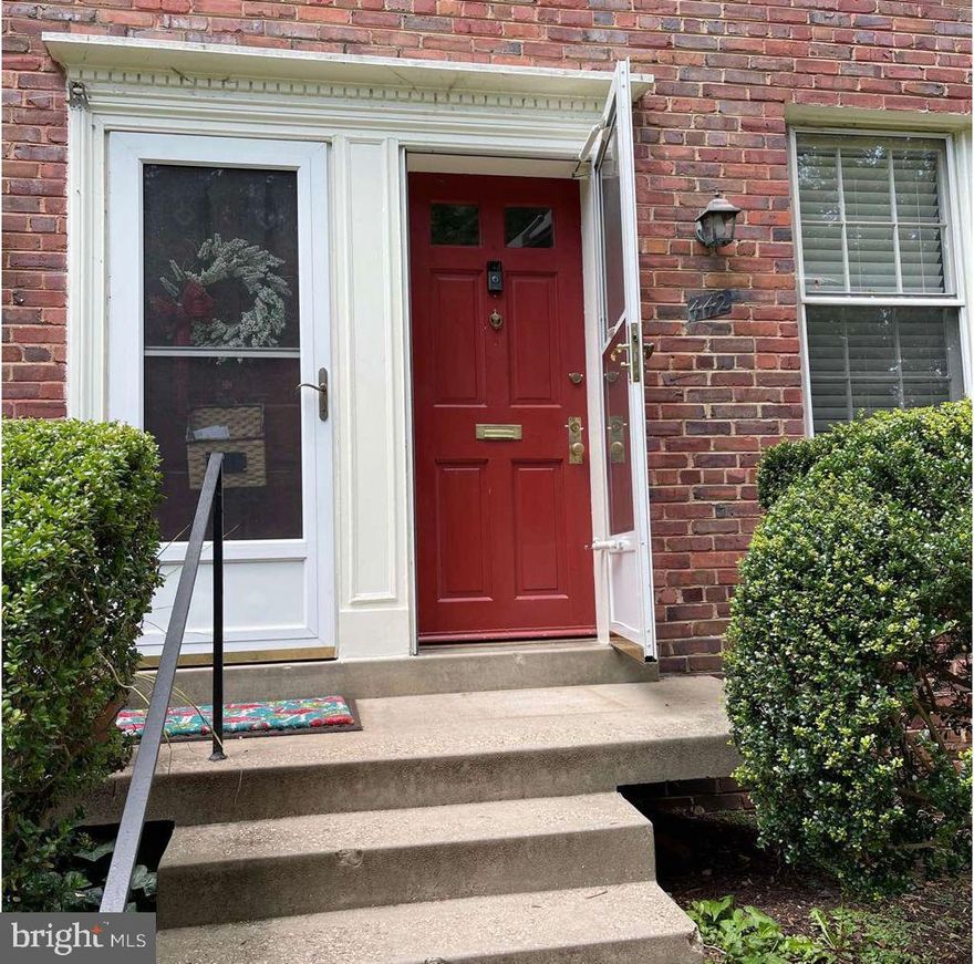 9 months lease - short term opportunity only (unfurnished)  

Charming 2-level, 1BR Townhouse in Arlington Village is set next to a wooded park. This peaceful setting is steps to the community pool and ART bus stop. Hardwood floors and large windows throughout the home. Large living room, modern bathroom and kitchen with gas stove, and stainless-steel appliances. New washer/dryer in unit. Large bedroom with 2 closets. A small deck facing the courtyard is ideal for BBQs. Extra storage bin, bike room and extra community laundry facilities accessible from the courtyard. In addition to the pool, the community also has tennis courts. Unassigned parking out front. You get parking passes included in rent. Close to Columbia Pike for dining, shopping, Giant grocery store, theater, library and express and regular buses to Pentagon and DC. Sorry, no smoking. Pets considered case by case.