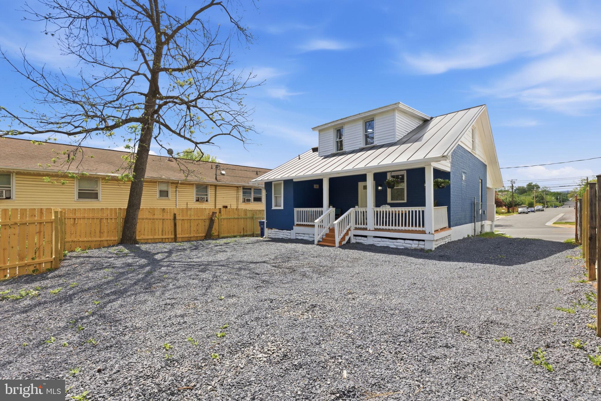 FAIRVIEW COURT - Residential