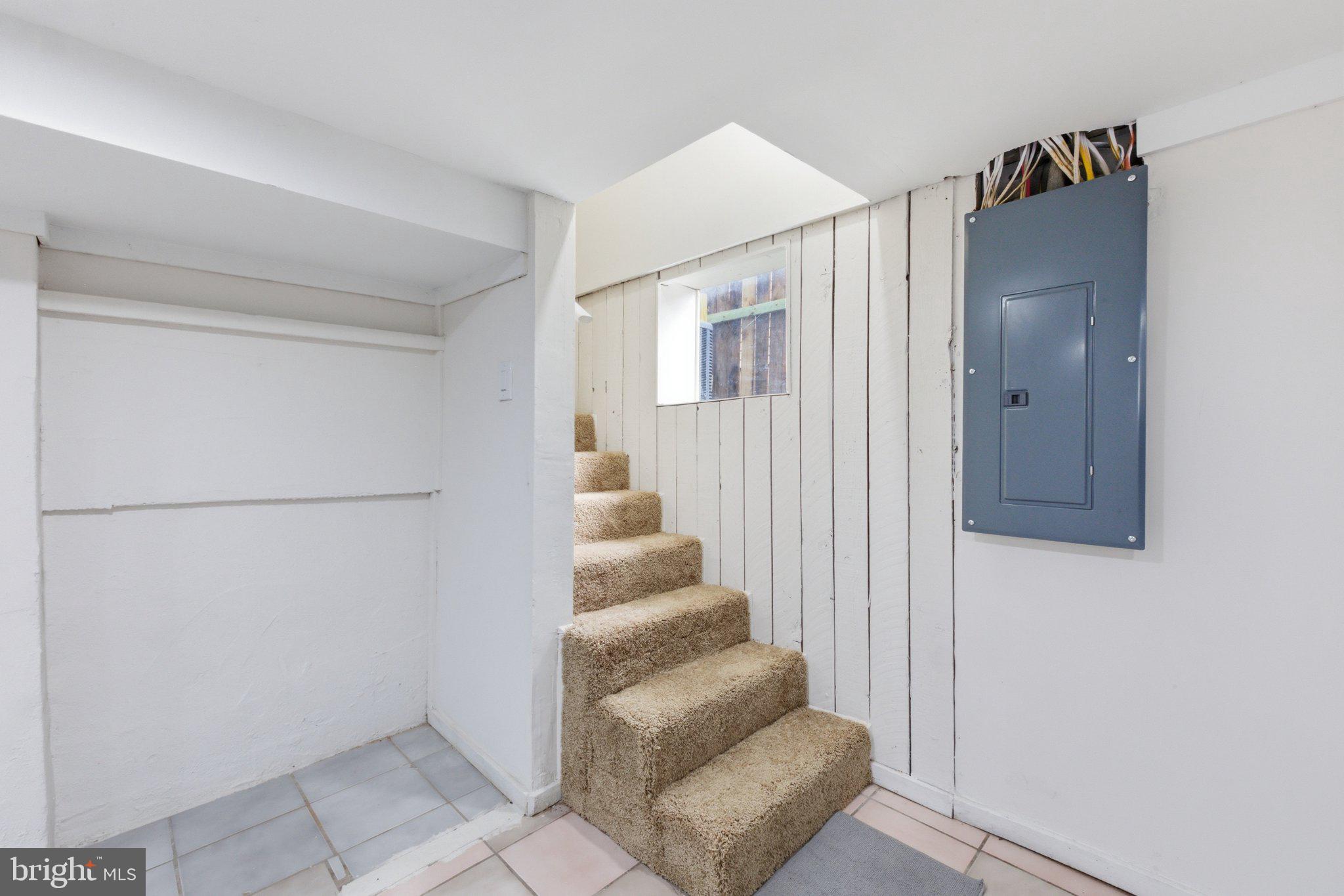 FAIRVIEW COURT - Residential