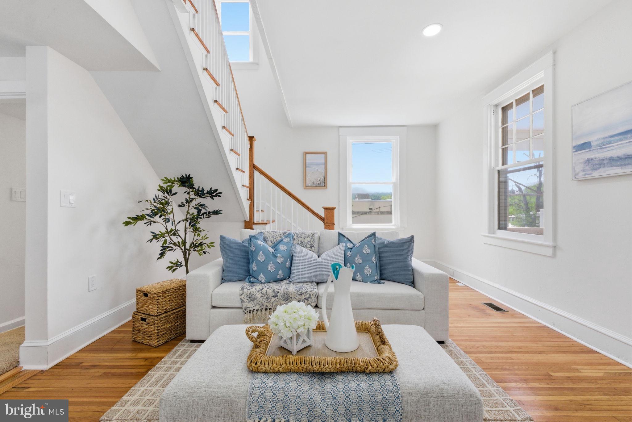 1101 N ROYAL AVENUE N