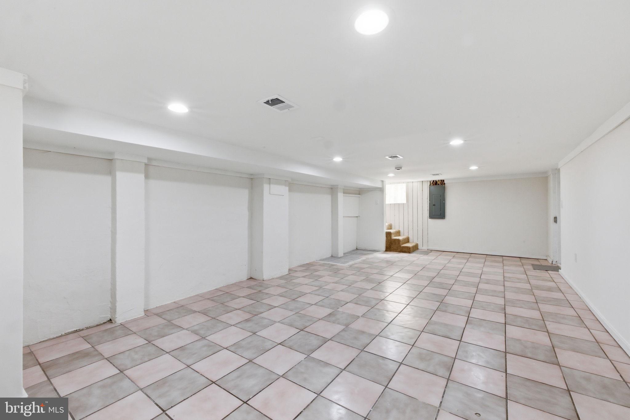 FAIRVIEW COURT - Residential