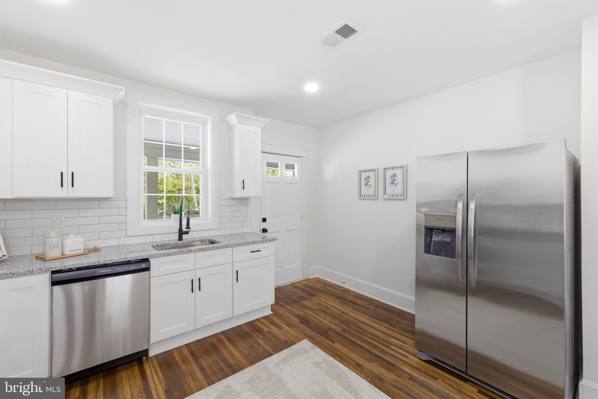 FAIRVIEW COURT - Residential