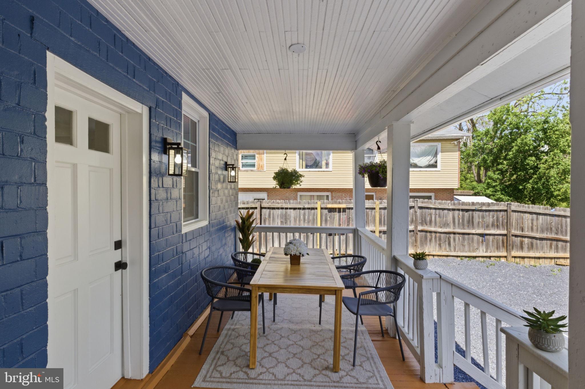 1101 N ROYAL AVENUE N