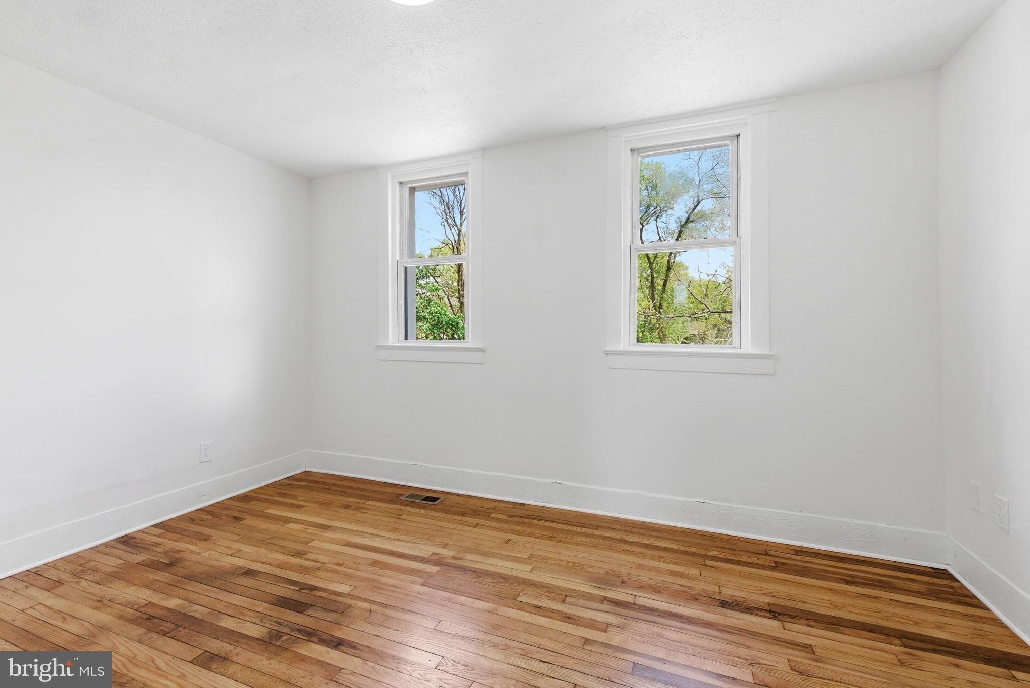 FAIRVIEW COURT - Residential