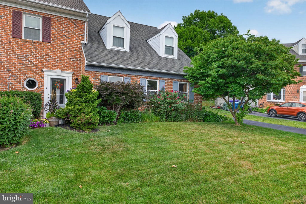 Photo of 136 Rockford Square, MOUNTVILLE, PA 17554 (MLS # PALA2090436)