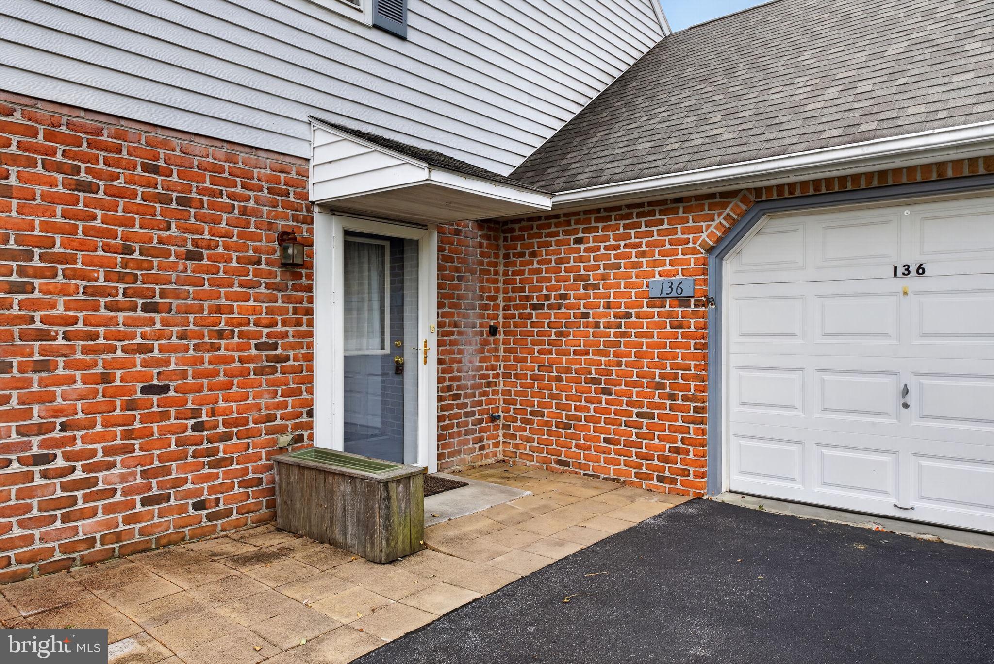 136 ROCKFORD SQUARE