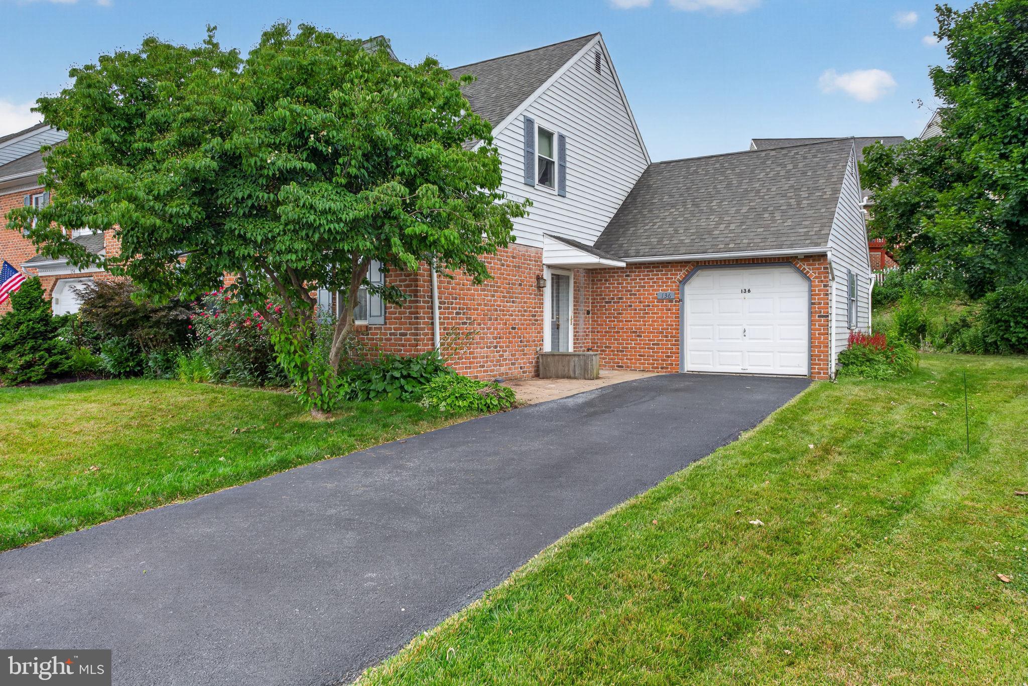136 ROCKFORD SQUARE