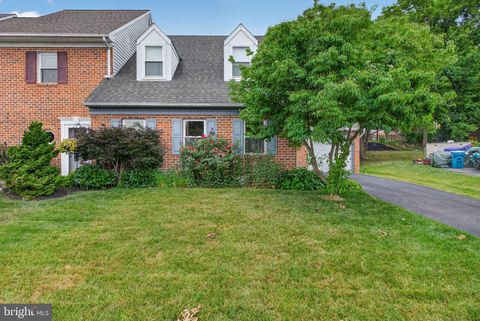 Townhouse For Sale - 136 Rockford Square<br/> MOUNTVILLE, PA 17554