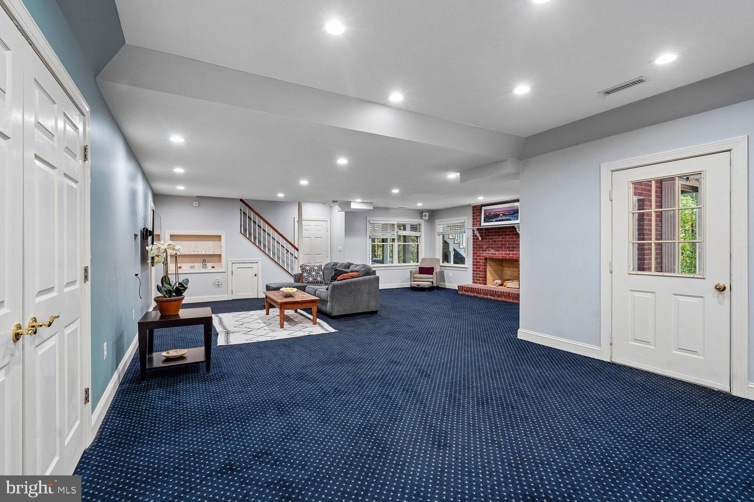 RIVERBEND KNOLLS - Residential