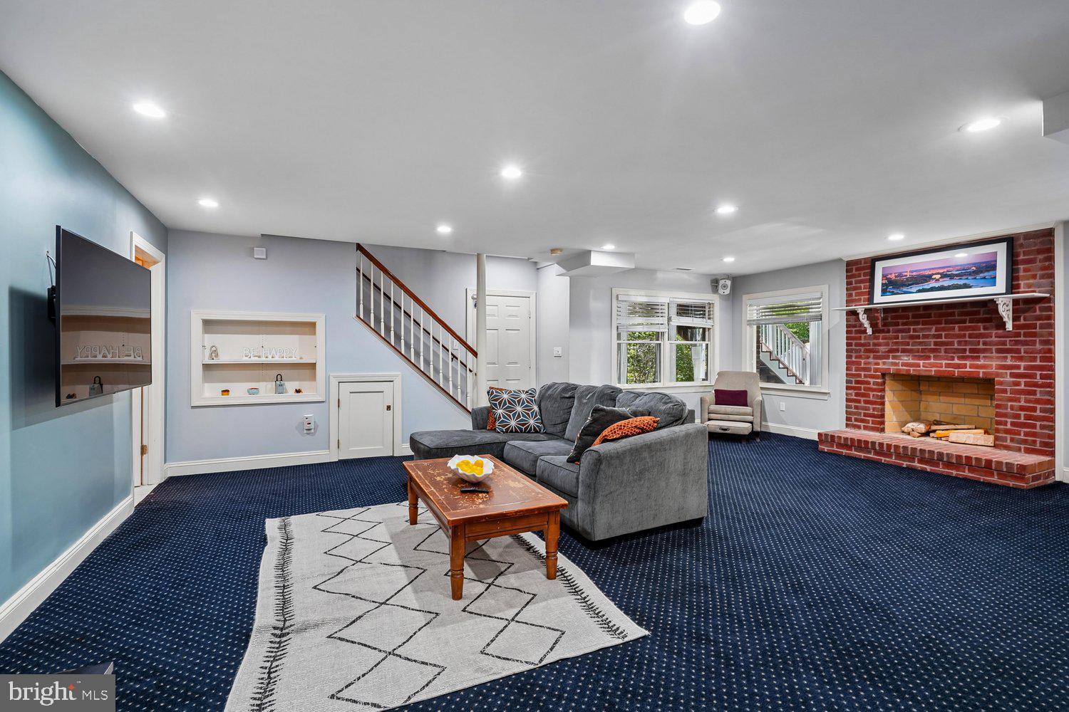 RIVERBEND KNOLLS - Residential