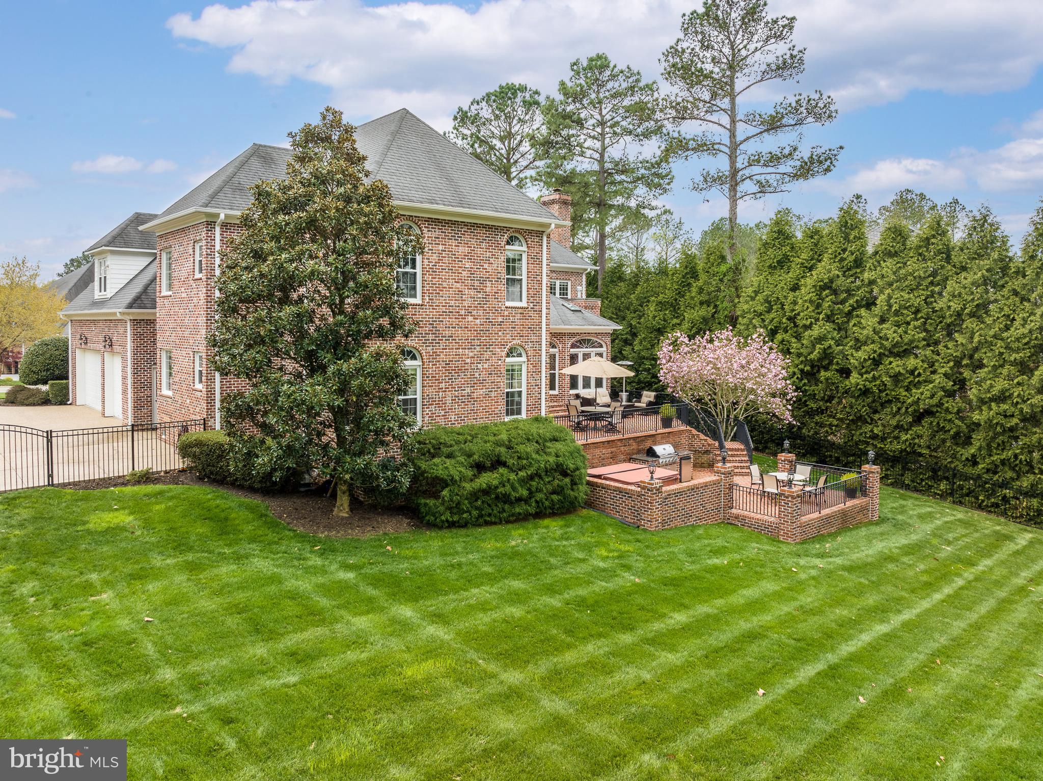 FOUNDERS BRIDGE - Residential