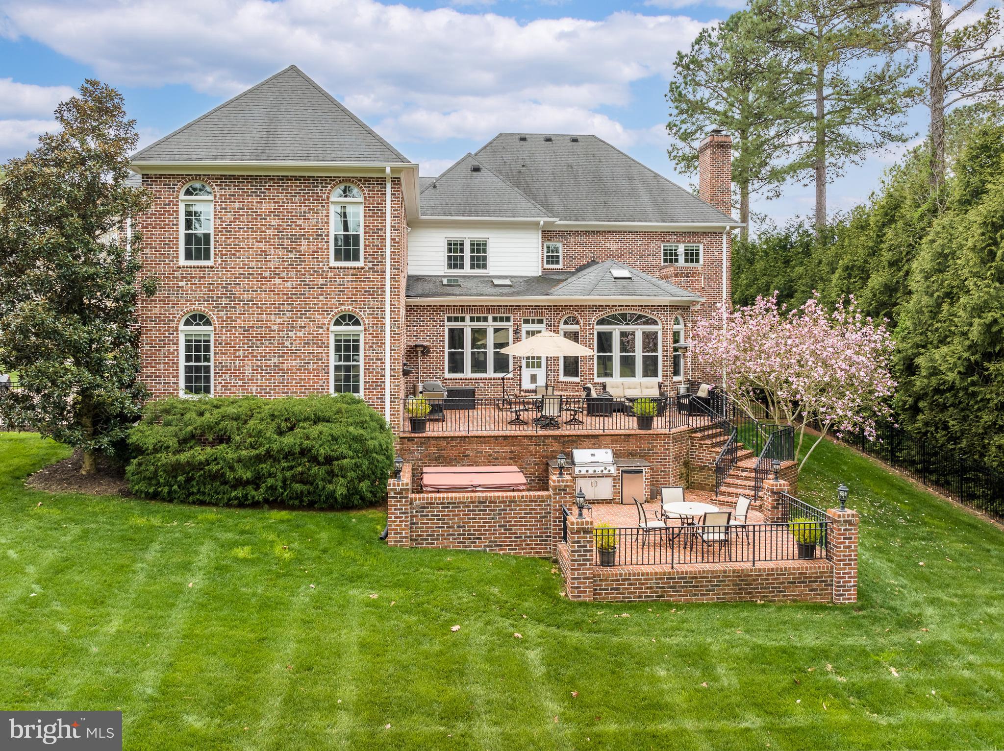 FOUNDERS BRIDGE - Residential