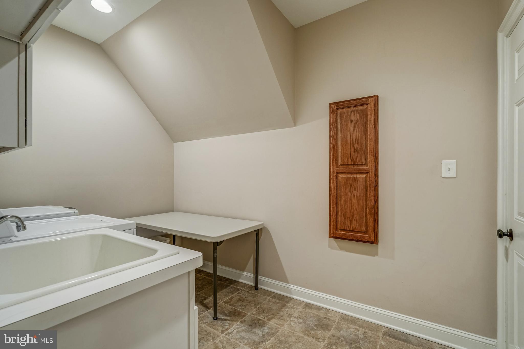 FOUNDERS BRIDGE - Residential