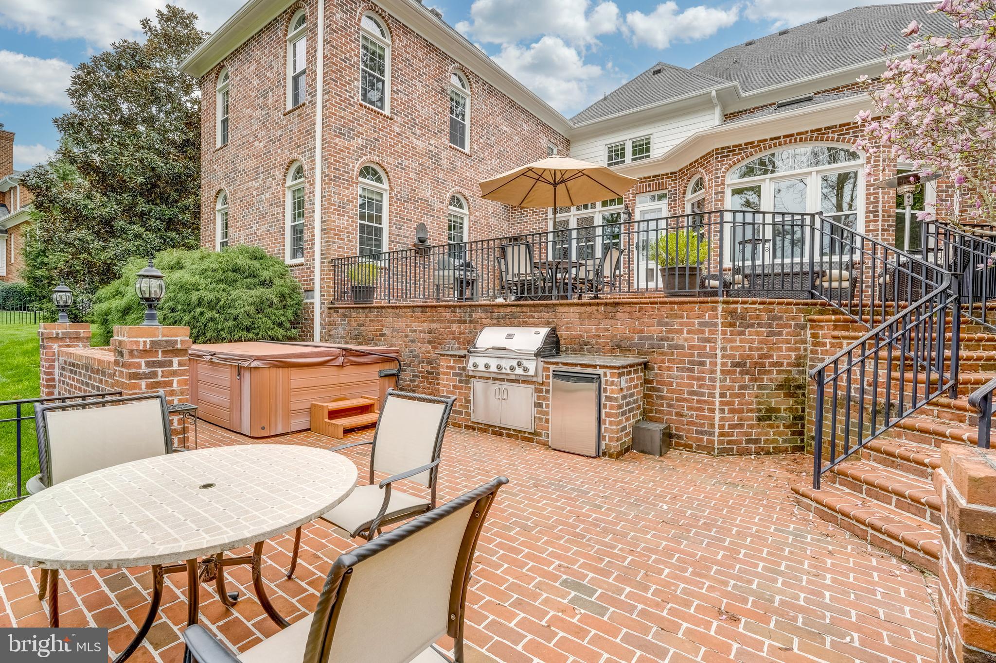 FOUNDERS BRIDGE - Residential