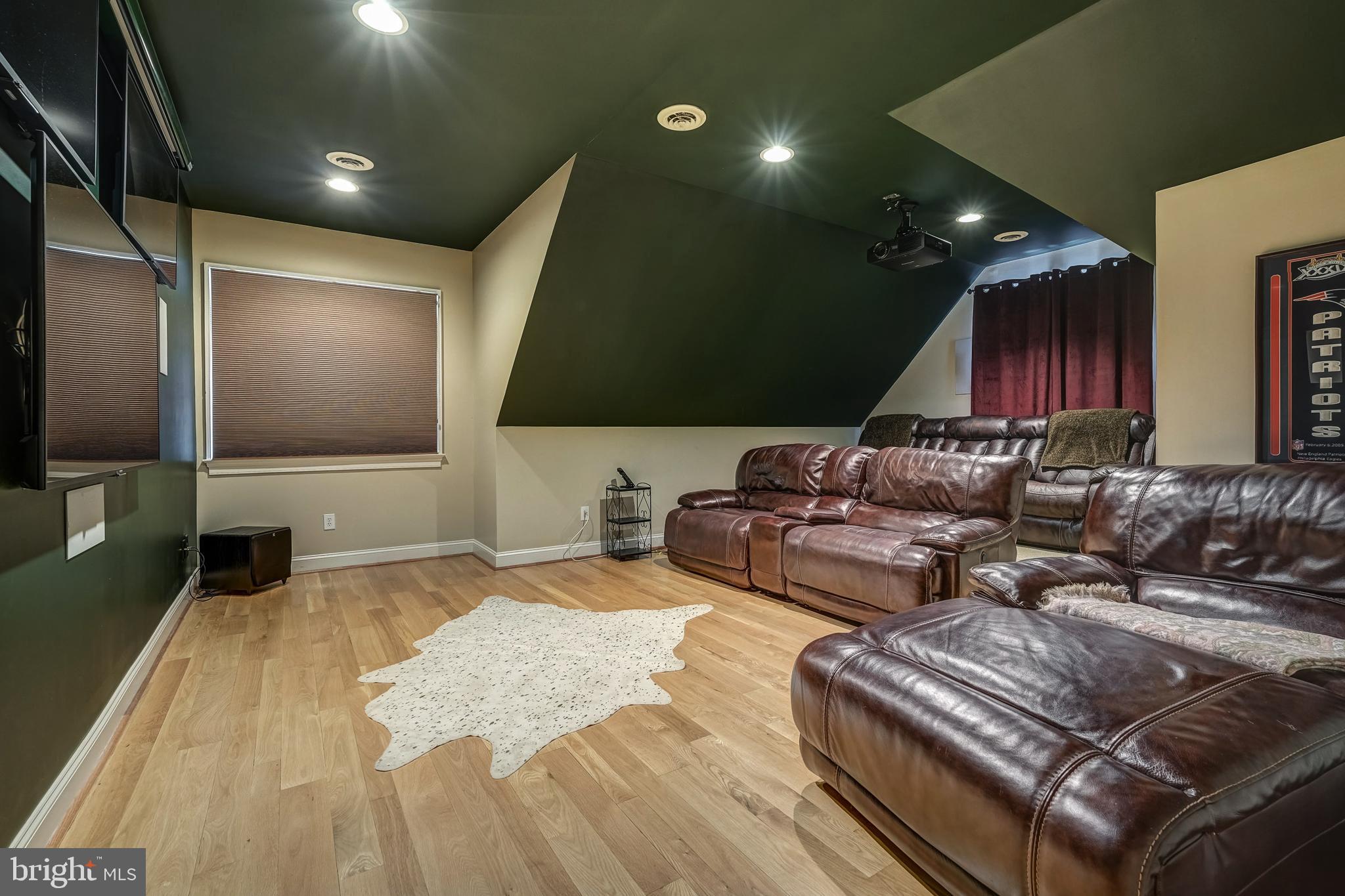 FOUNDERS BRIDGE - Residential