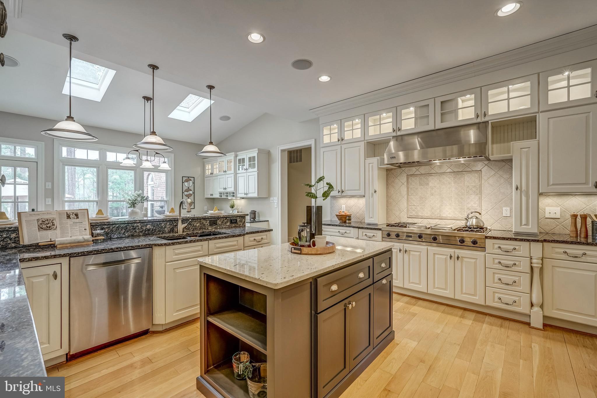 FOUNDERS BRIDGE - Residential