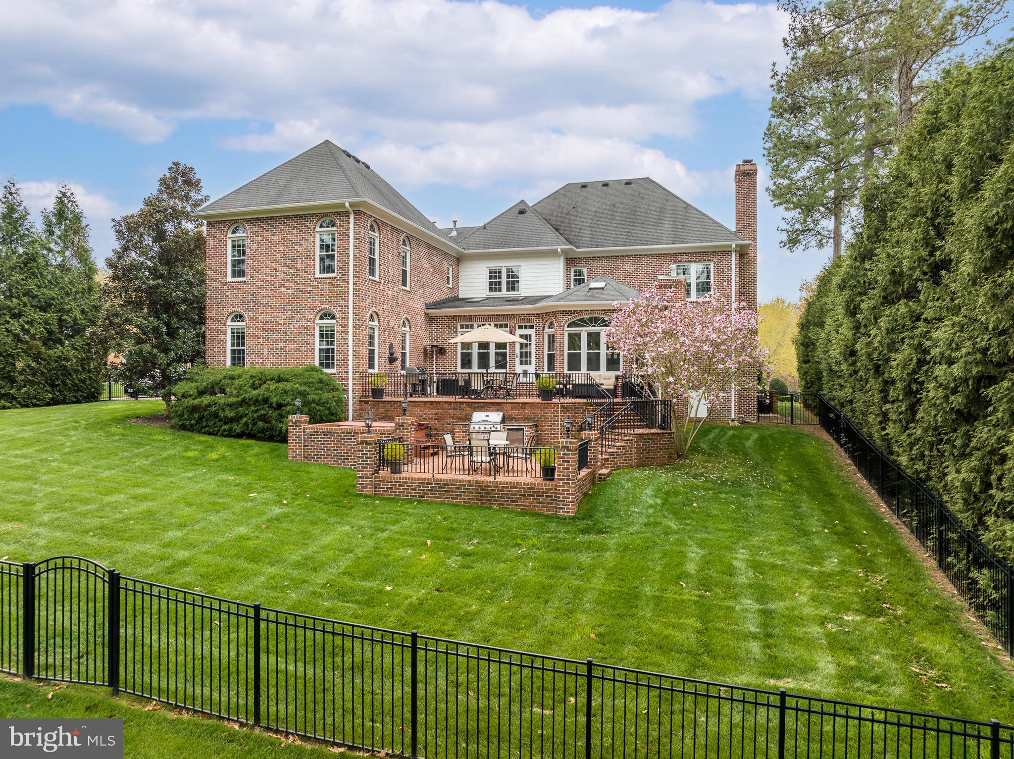 FOUNDERS BRIDGE - Residential